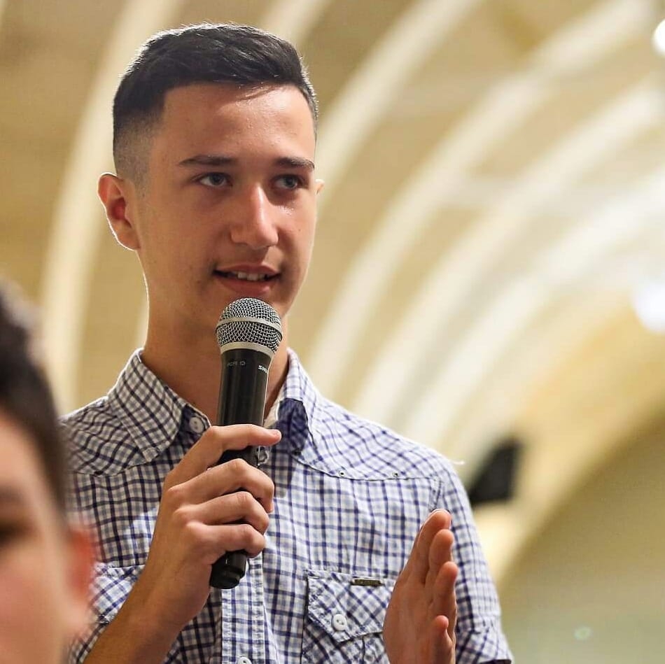 38168661_697248993947669_6047913225259843584_n