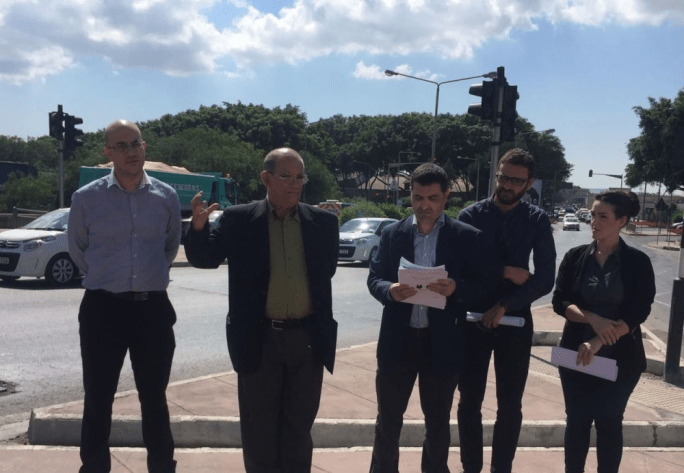 Alternattiva Demokratika officials speaking to local press about the party’s stance on Carbon Neutrality