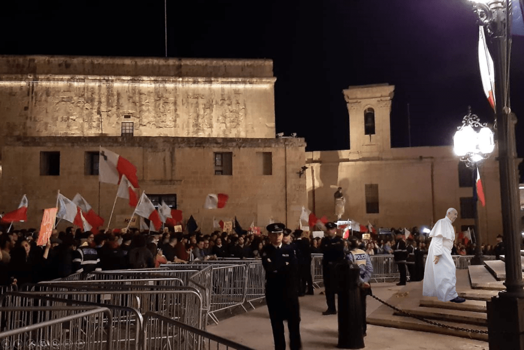 Mass protests planned for weekend after road&nbsp;closures